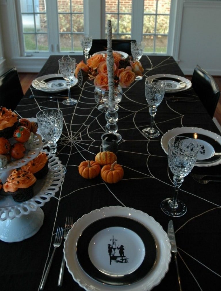 Halloween table settings & decorations