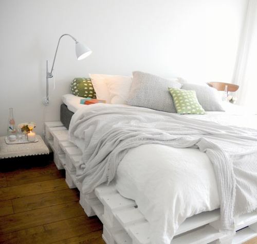 Beautiful simple pallet bed