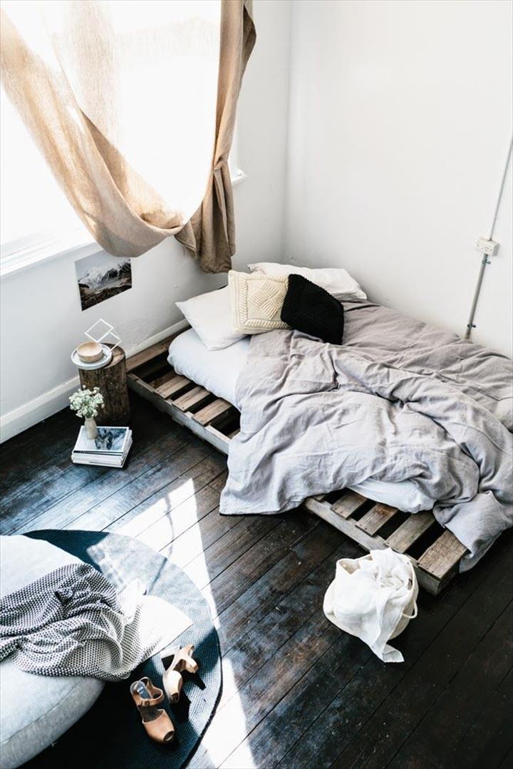 Pallet bed chic and simple