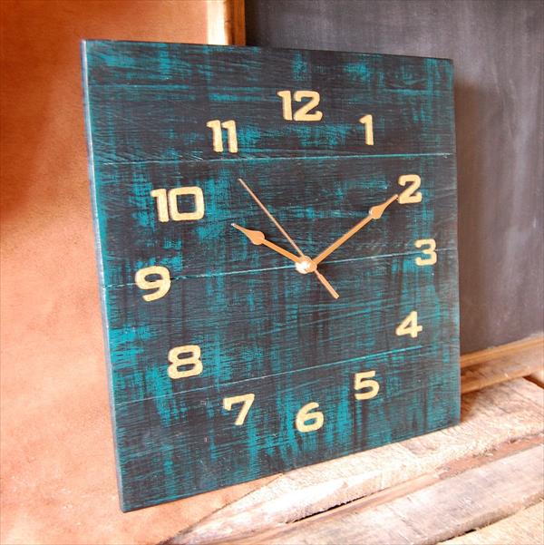 Make a pallet vanity clock