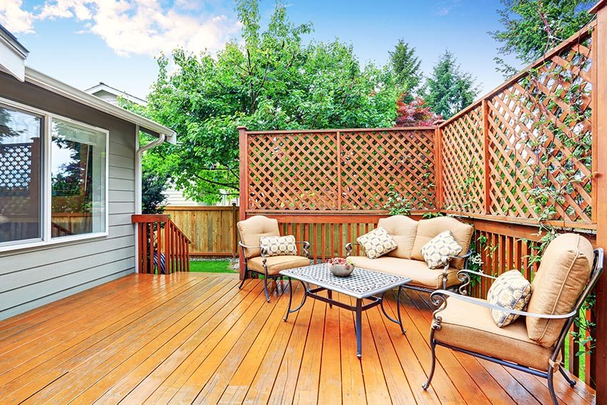 backyard-wood-deck-with-lattice-privacy-fence-and-outdoor-furniture