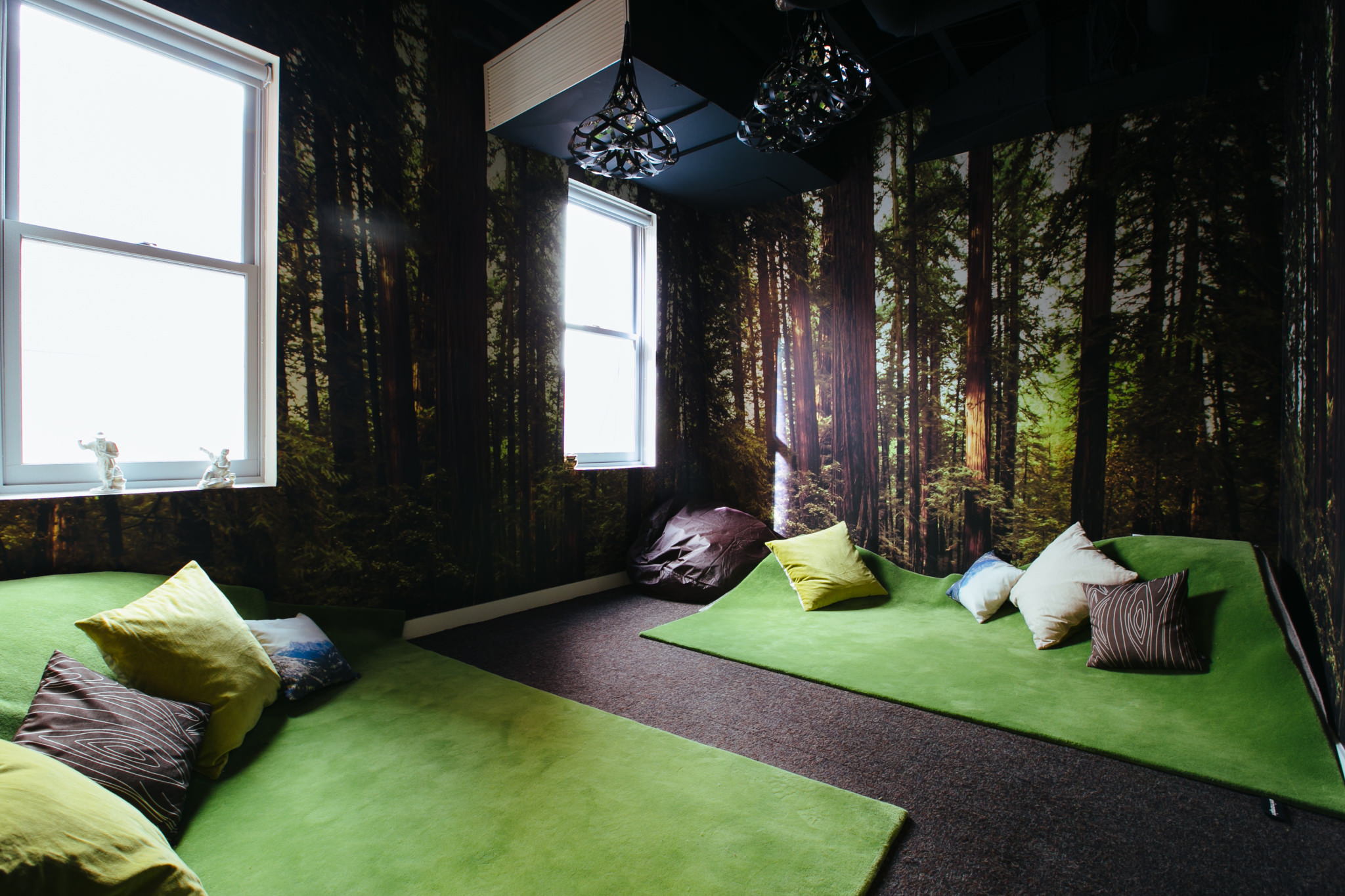 Meditation Room Decorating with quiet and simple space