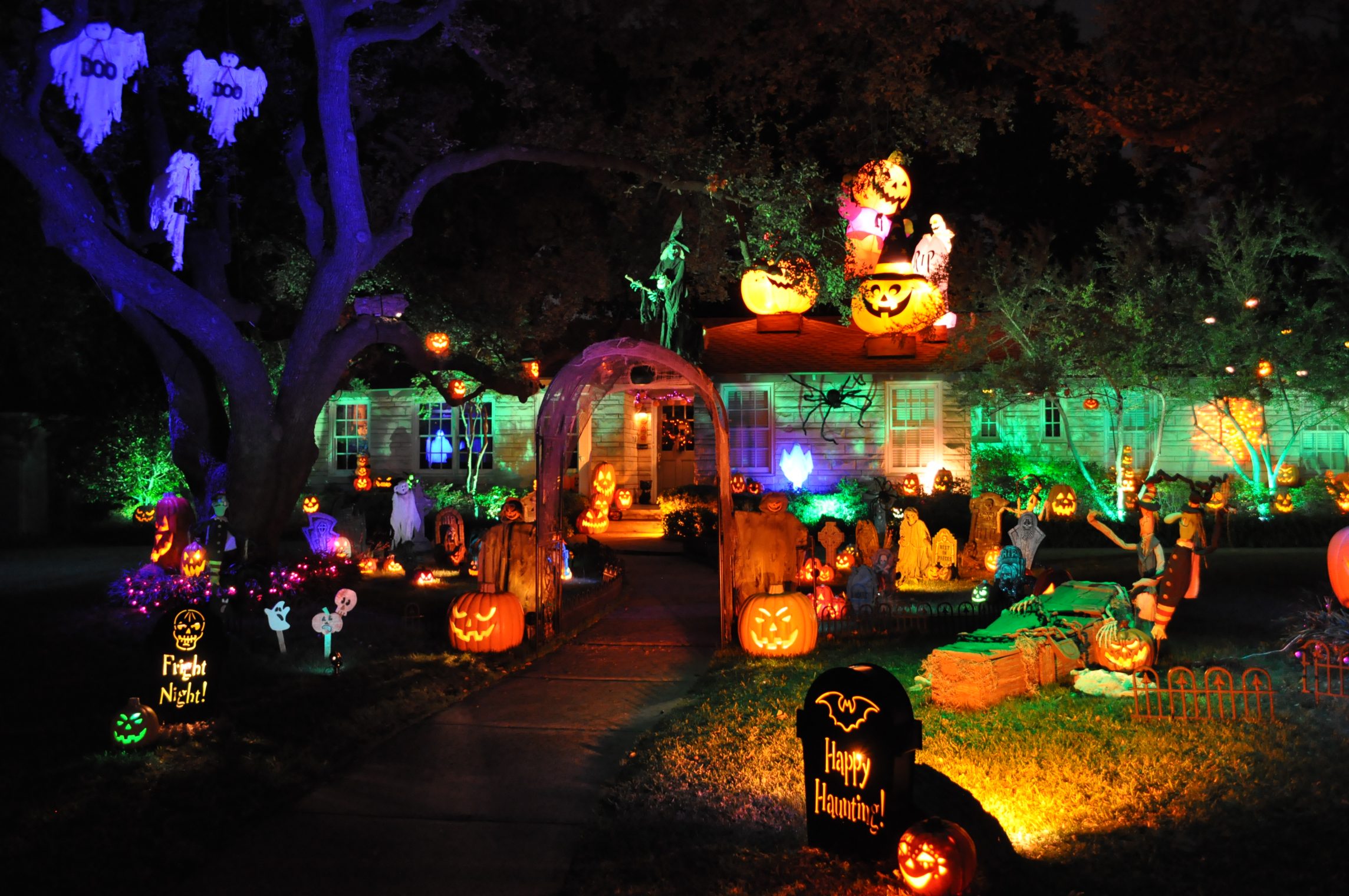 Outdoor Halloween Decorations Scary backyard