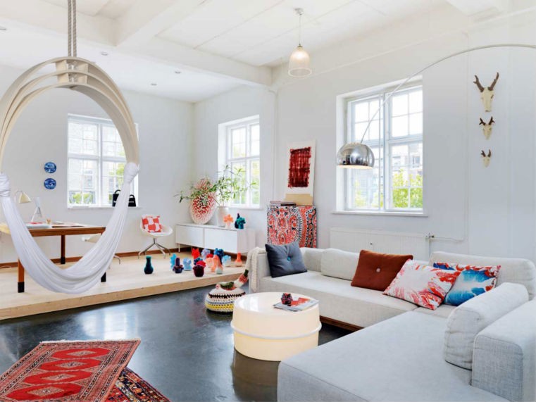 Meditation Room Decorating in relaxing white color