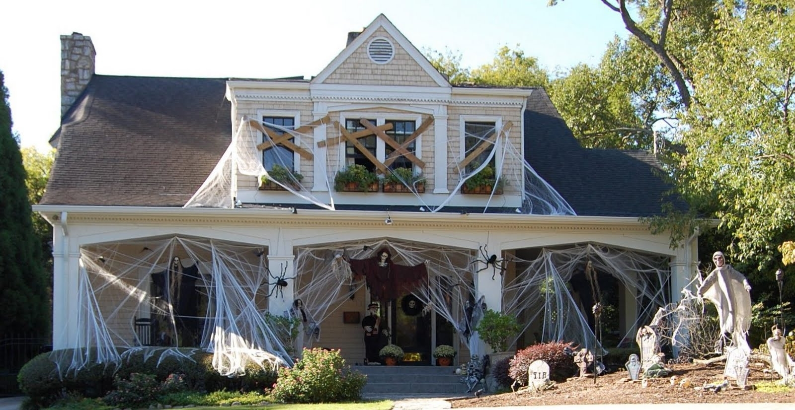 Outdoor Halloween Decorations for full house