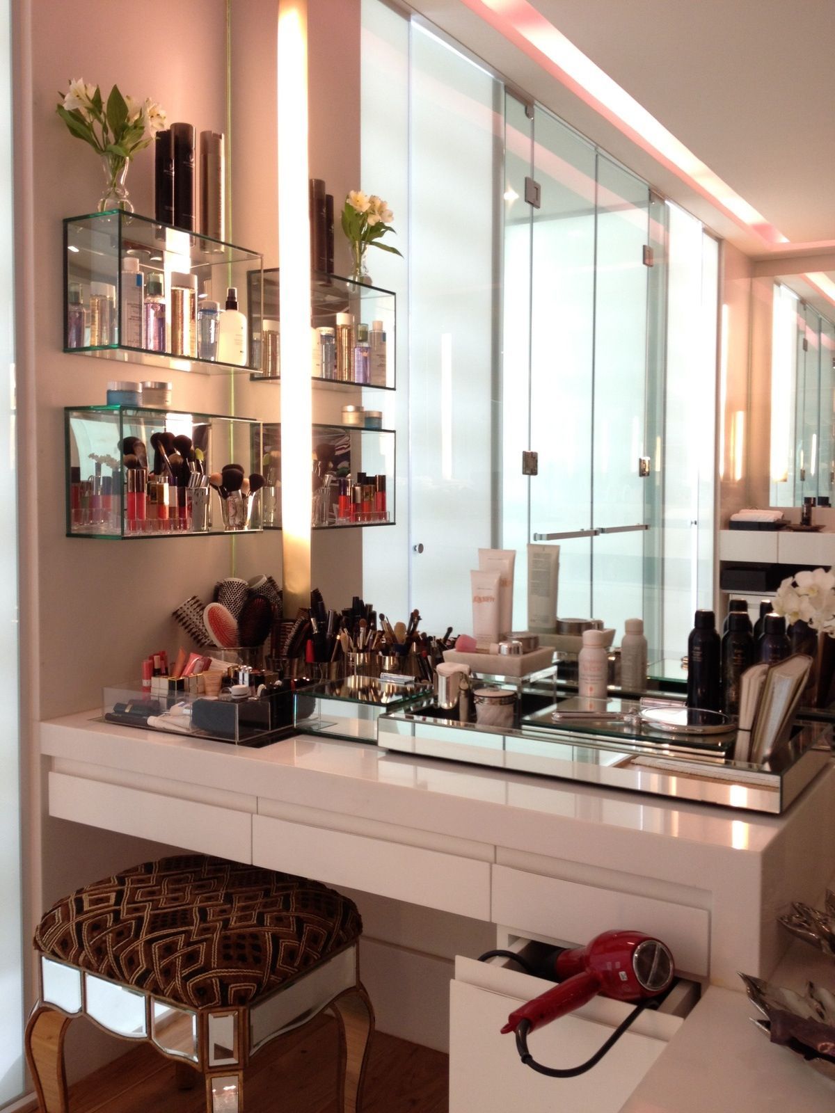 pristine-bedroom-makeup-vanity-with-along-with-lights-view-in-gallery-make-up-vanity-with-bedroom