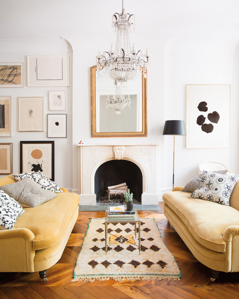 how to arrange small living room with fireplace