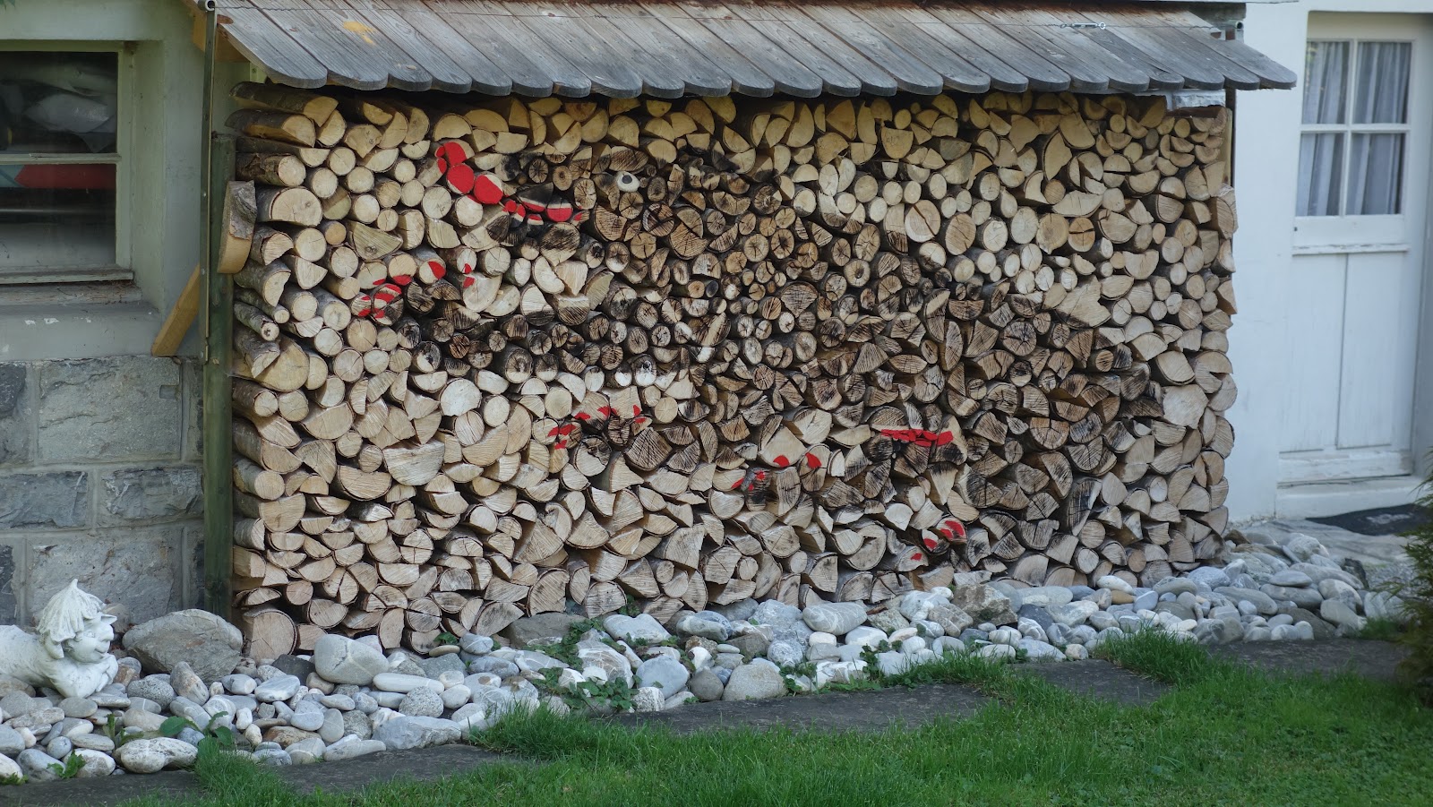 как правильно сложить дрова в дровнике