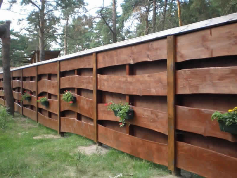 Privacy Fence Ideas-Wooden fence with lateral fastening Control