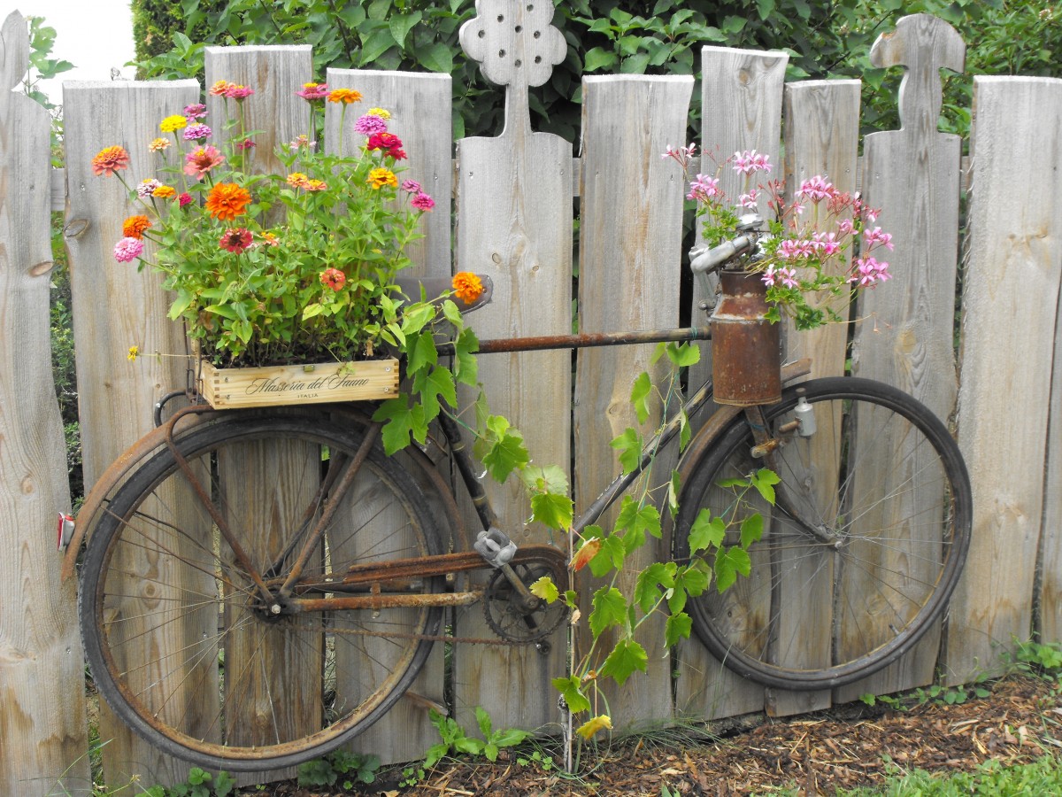 Privacy Fence Ideas-fence flower bicycle
