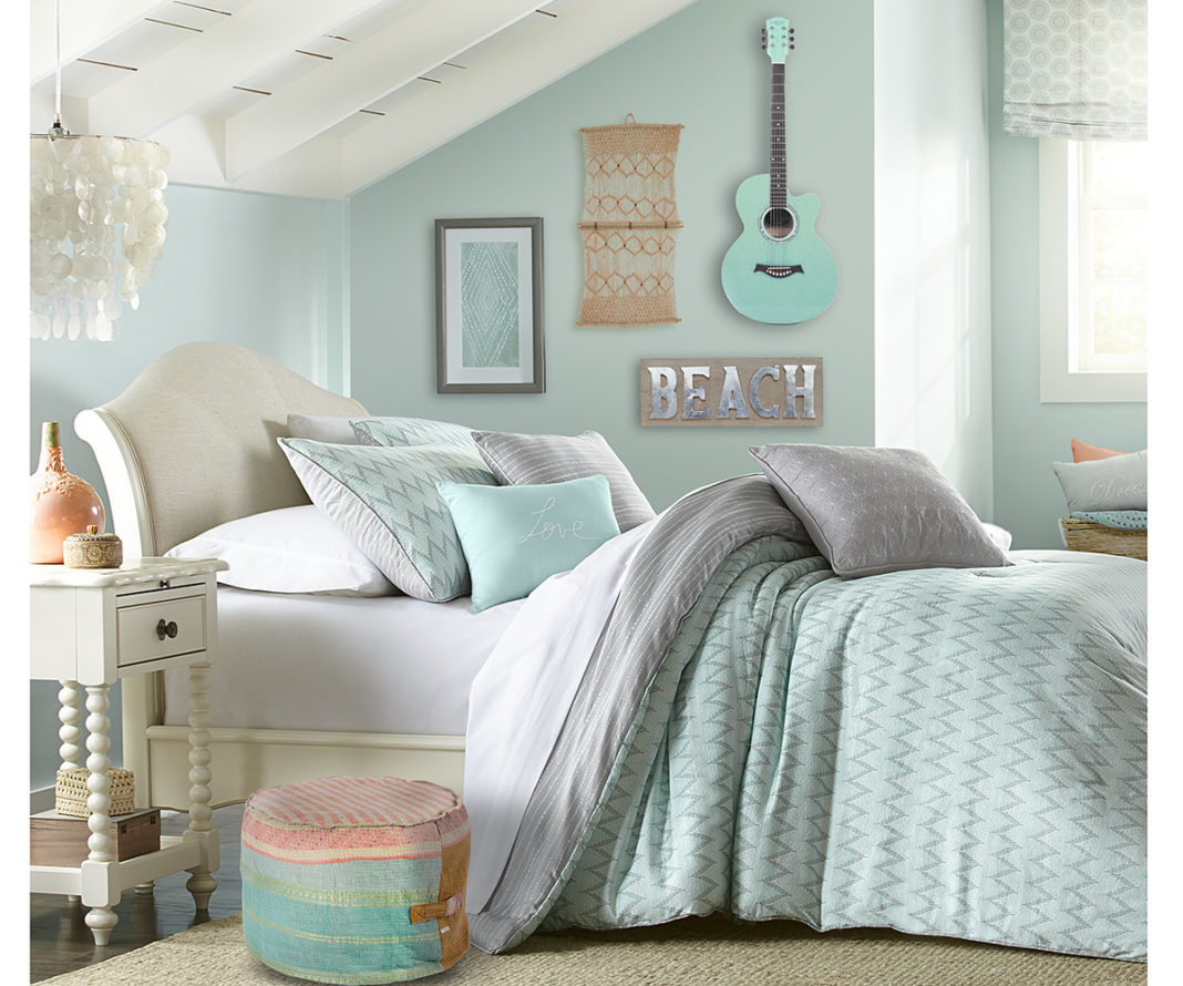 Bedrooms Decorated In Aqua